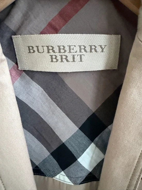 Burberry Women's Beige Tailored Peplum Jacket 6 - Picture 3 of 12